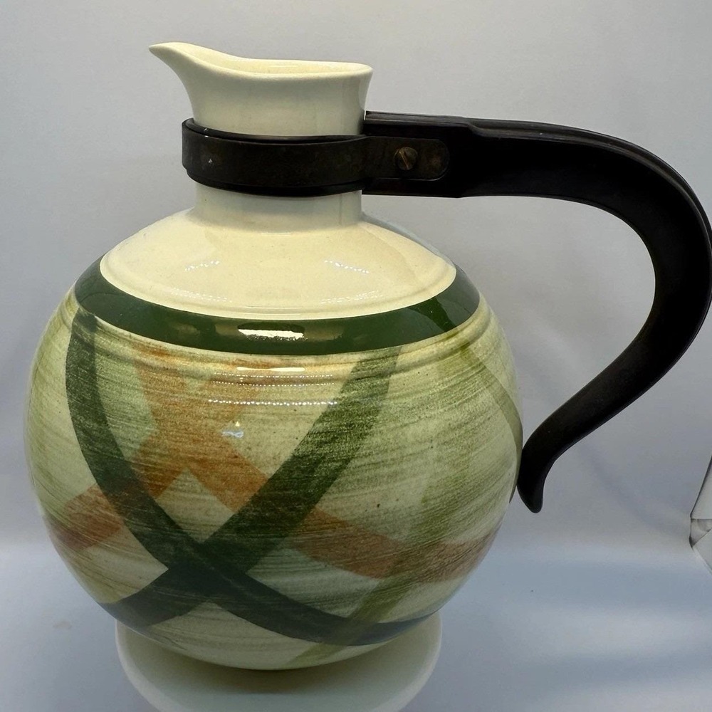 Vernonware Tam O'Shanter Carafe Metlox‎ Hand Painted Bakelite Handle NO Stopper